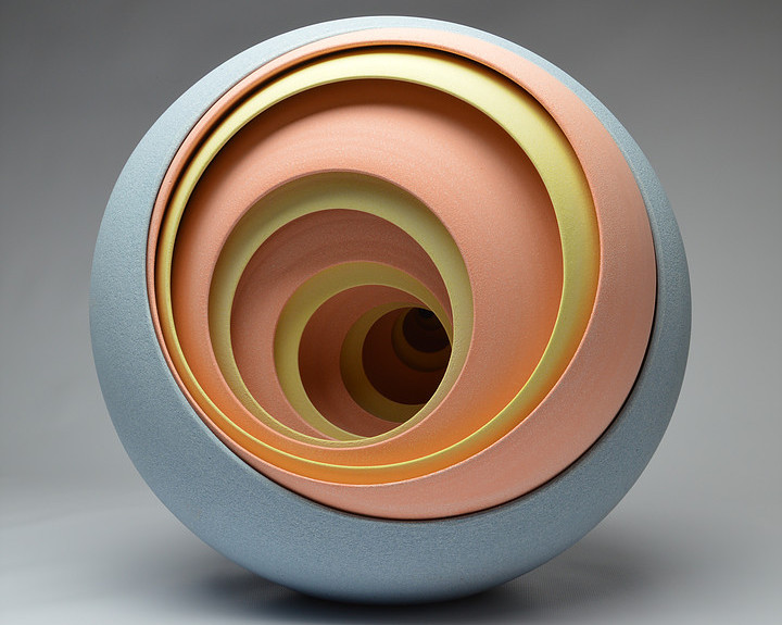 Le ceramiche ipnotiche di Matthew Chambers