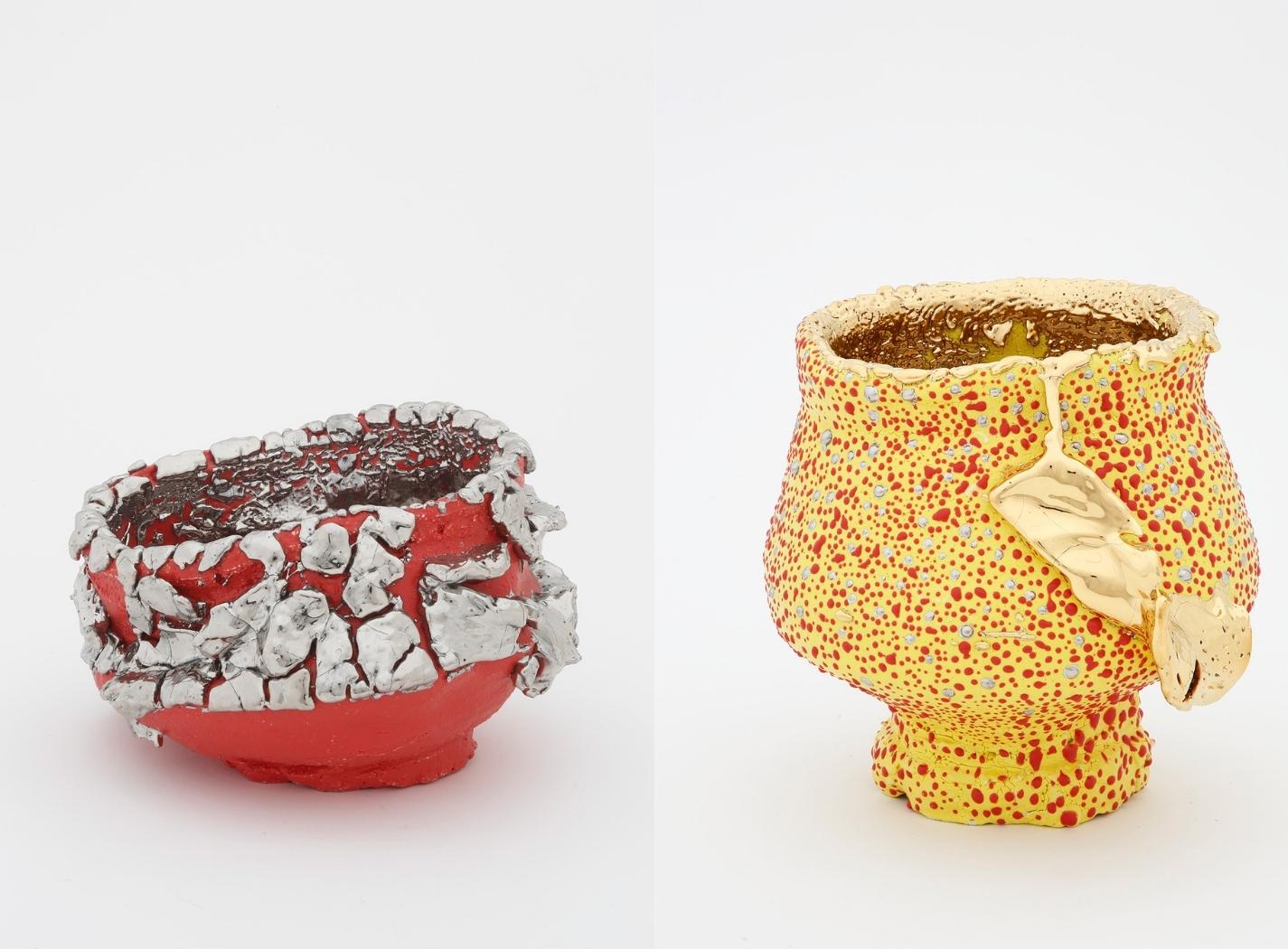 Vasi ceramici di Takuro Kuwata con superfici deformate e tensione materica