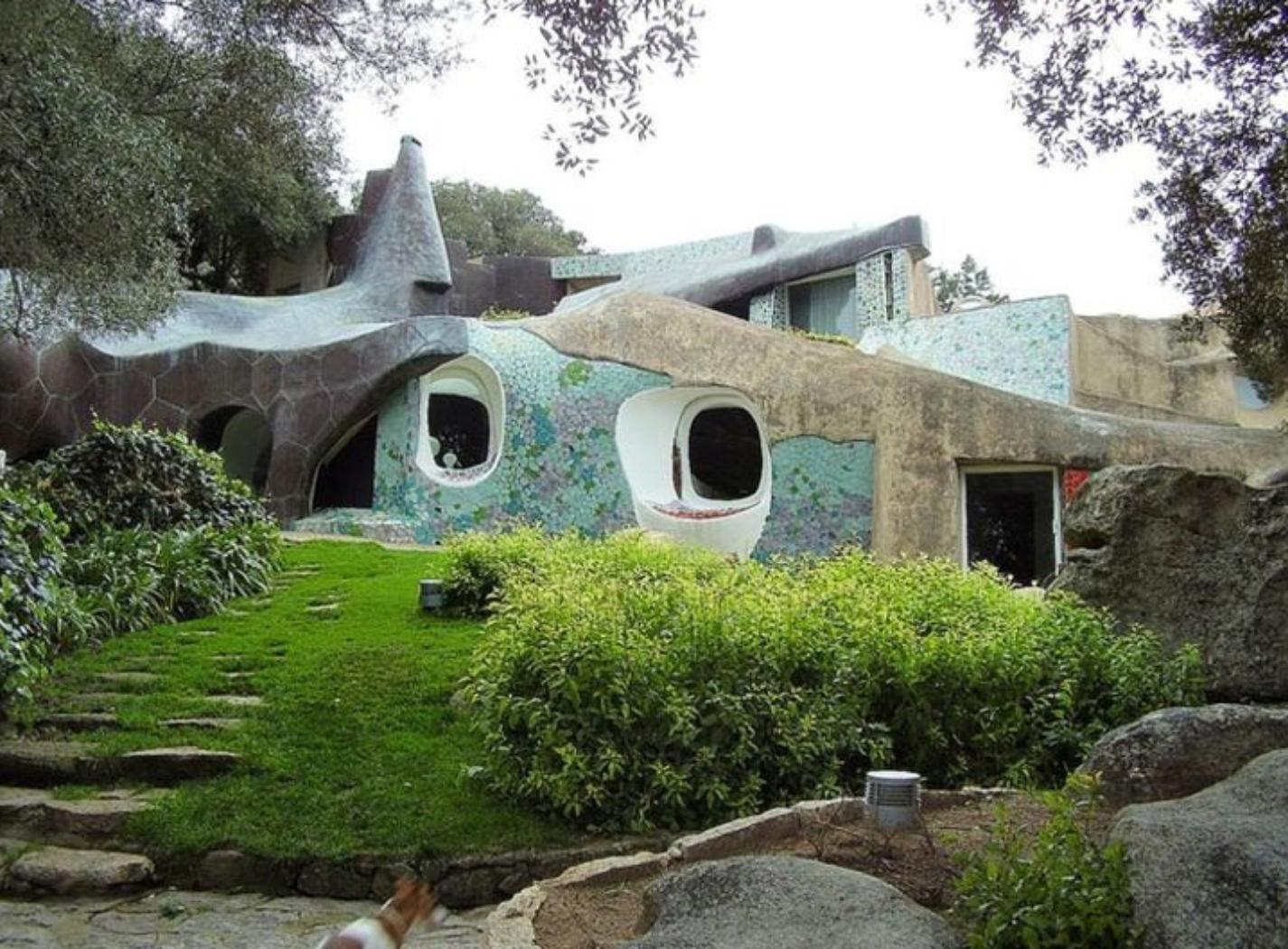 Architettura organica di Jacques Couëlle in cui lo spazio nasce dalla materia e dal movimento del corpo