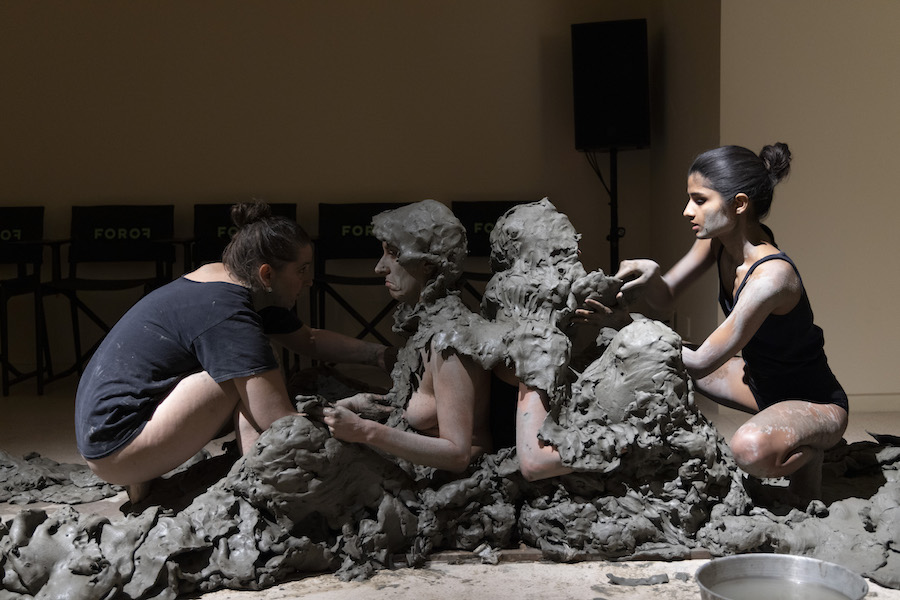 Florence Peake e la ceramica performativa