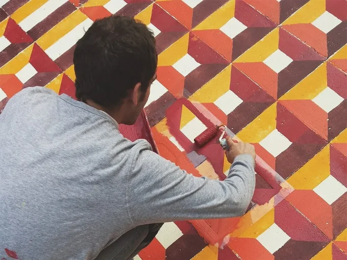 Javier de Riba: piastrelle immaginarie per riscrivere lo spazio urbano