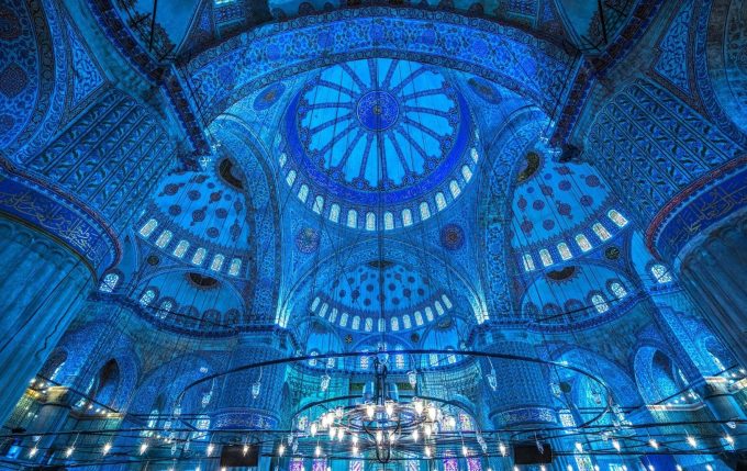 Blu di Iznik: storia, pigmento e l'influenza sull'arte ceramica Ottomana