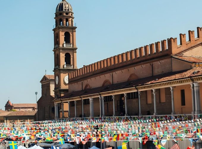 Faenza come laboratorio a cielo aperto della ceramica contemporanea.