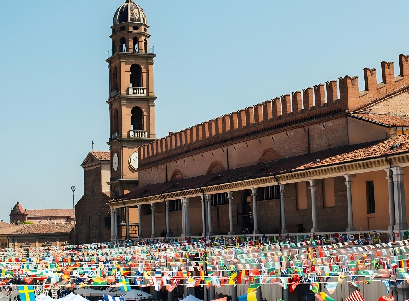 Faenza come laboratorio a cielo aperto della ceramica contemporanea.