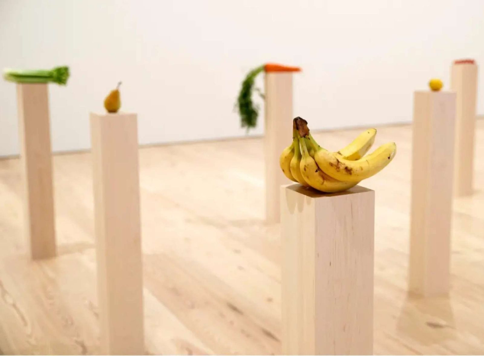 Darren Bader e la scultura commestibile tra arte e natura